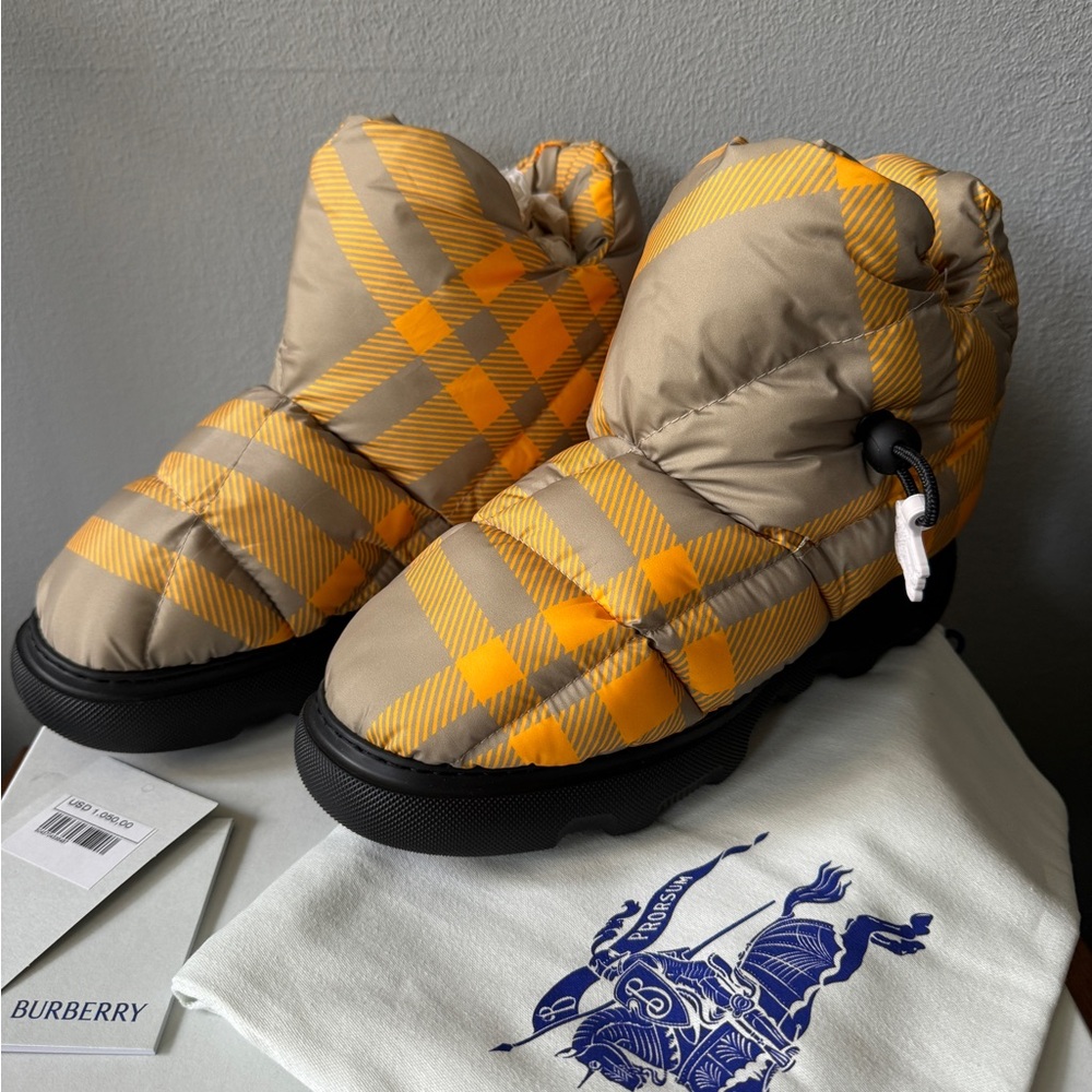 BURBERRY AUTHENTIC PILLOW BOOTS Size 39
